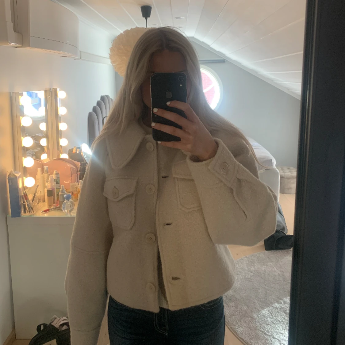 Beige/vit kappa i teddy  - 90