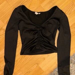 Tröja - Svart top från Nelly💓