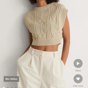 Beige topp💞 - En beige topp från NA-KD, endast använd få tal gånger!💕