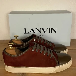 Vinröda lanvins  - kondition 8/10  hör av dig vid frågor  Tar byten  Pris går att diskutera 