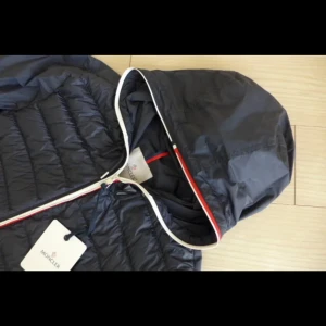 MONCLER JACKA - MONCLER JACKA