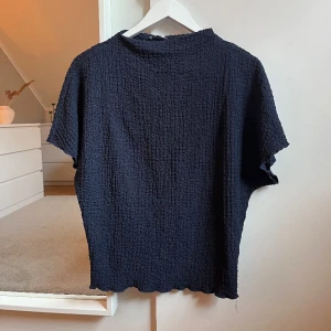 Zara blus - Säljer denna så snygga zara blusen💗 Har bara använt en gång och är därför i nyskick💕