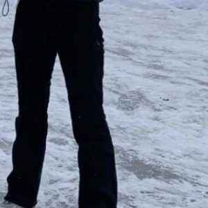 Skidbyxor McKinley - Säljer dessa skidbyxor från McKinley, då dom är för små för mig. Dom är i nyskick, andvända 1 gång. Köpta för 899kr. 