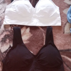 BH svart och vit stl XL . - Helt nya och oanvända BH Svart och vit stl XL mer som Small och Medium. Material Polyester o Elastan med kupor.