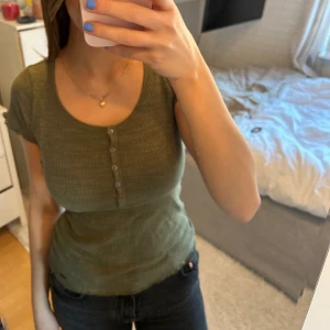 T-shirt  - T-shirt från hollister i storlek Xs men den är strechig