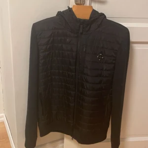 J.lindeberg jacka - Jacka/hoodie I Large bra skick✅ Pris inte hugget i sten vid snabbaffär 