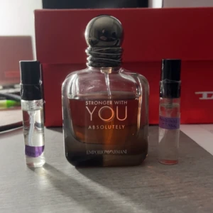 Stronger with you absolutely  - Stronger with you absolutely, väljer att sälja då min polare har skaffat likadan🙄700 kr för flaskan och två st 5 ml sample av arabians tonka och pdm pegasus! Skriv gärna om ni har några funderingar👍🏼