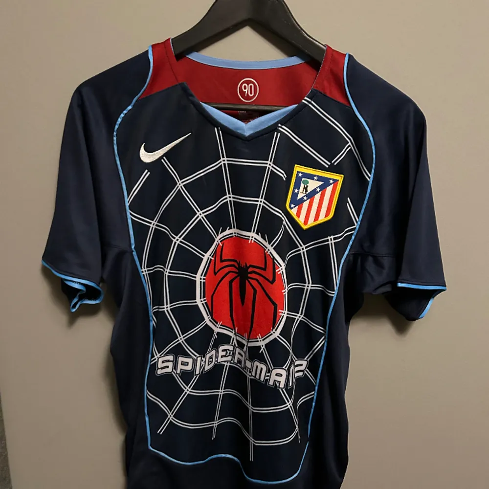 Atletico Madrid special tröja . T-shirts.