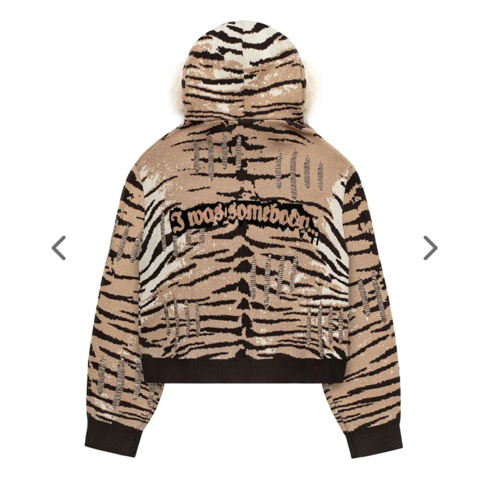 tiger knit hoodie från racerworldwide, helt slutsåld på hemsidan. Orginalpris: ~1500kr. Säljer den då den sldrig kom till användning, så den är i perfekt skick! Skriv gärna om ni har några fler frågor!. Hoodies.