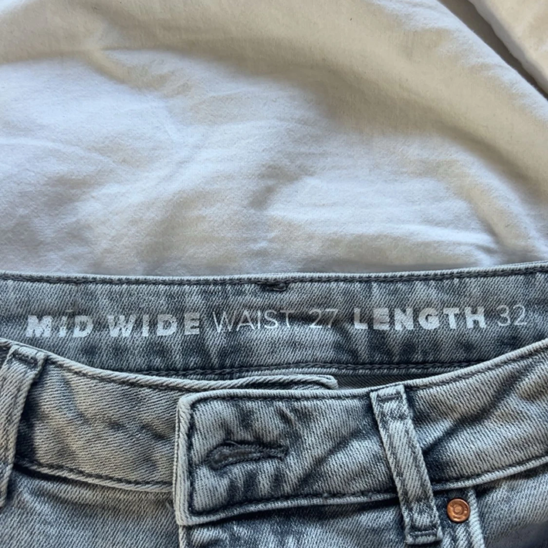 Fina gråa jeans från bikbok🤍