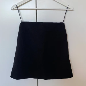 Tubtopp från Zara  - Oanvänd tubtopp från Zara, med dragkedja i sidan. 