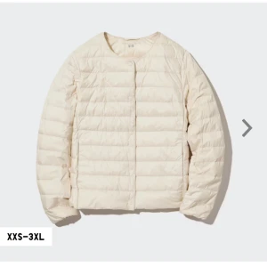 Uniqlo jacka  - INTRESSEKOLL!!! En superfin tunn dunjacka från Uniqlo. Super fint skick och sparsamt använd.  Hör av er om ni är intresserade!💗