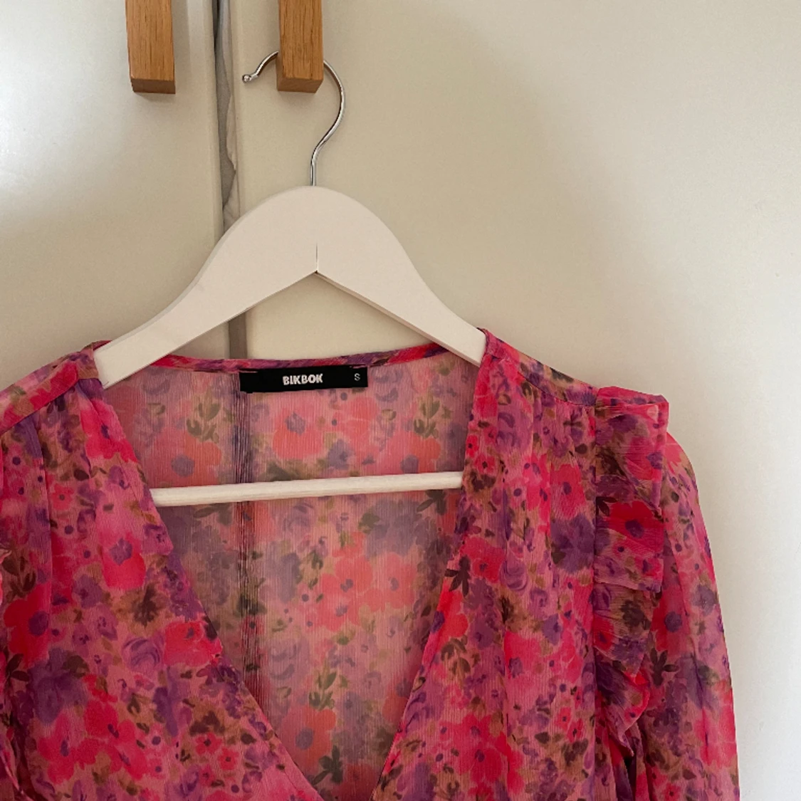 Rosa blommig blus - 90