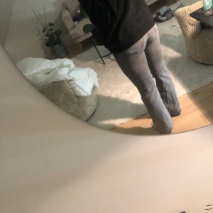 Gina Tricot jeans - Inga defekter förkorta för mig är 170cm  ❤️ använda ett par gånger. Perfekt jeans gina tricot