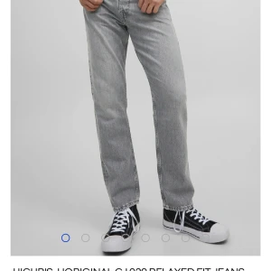 Jack and Jones jeans - Jeans från Jack and Jones Chris Relaxed i Grå färg, helt ny aldrig använd nypris 599kr mitt pris 425kr Storlek 31/34
