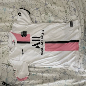 Vit rosa Psg tröja  - 10/10 skick, Inga deffekter 