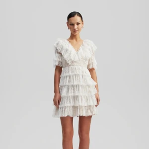 Volang klänning  - Super fin volang klänning från by malina Använd 1 gång, Skriv för fler bilder Ursprungspris 2800kr