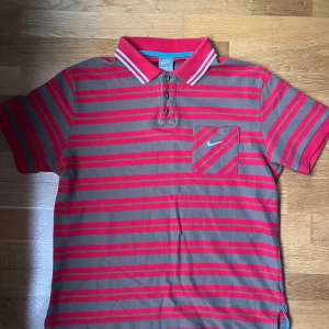 Vintage Nike pique - Storlek L passar mer S/M