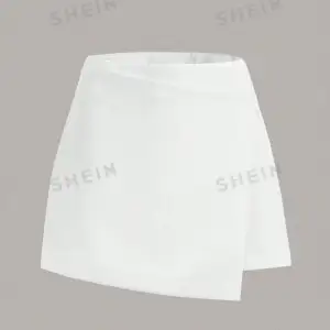 Säljer denna söta kjolen med shorts under då den ej passar mig❤️