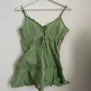 Sommar topp - Söt sommar topp! Köptes här på plick och användes bara en gång! 