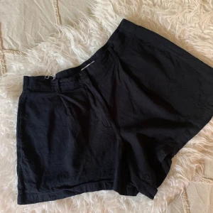Linen shorts  - Linen shorts from Gina Tricot. Size M and in great condition.