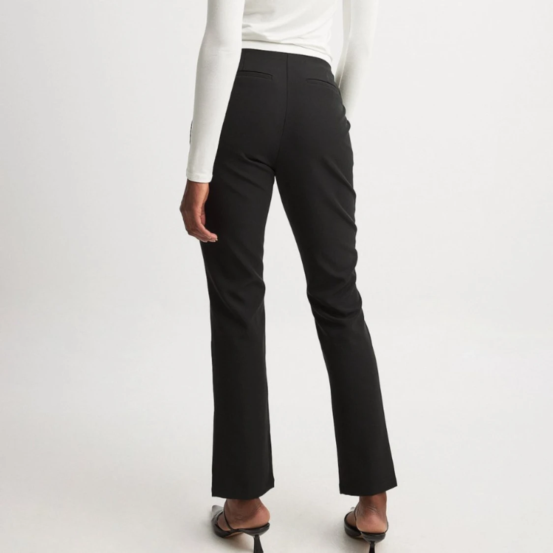 Svarta kostymbyxor  - 90