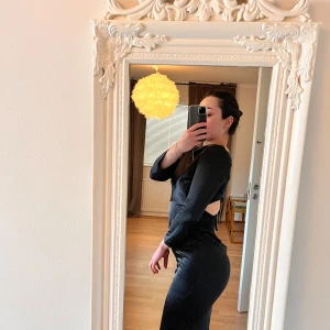 Black shiny dress  - With a open back 