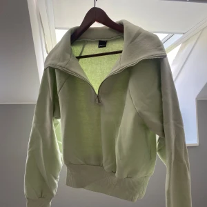 Tröja - Nästan oanvänd tröja från Gina tricot 😍