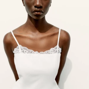 korsetttopp - säljer min supersöta korsett topp ifrån zara i storlek xs men passar även s. säljer pågrund av att den inte kommer till användning tyvärr, har bara använt en gång! skriv privat för bilder på.  är öppen för prisförslag!!🥰