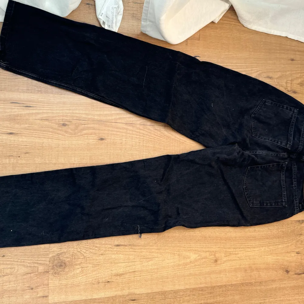 Svarta Jeans från Gina tricot i strl 34 som knappt är använda.. Jeans & Byxor.