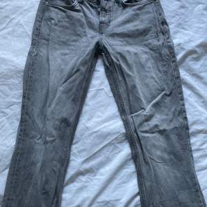 Ett par icon jeans från lager 157. Använt ett fåtal gånger, sitter inte som jag vill. Nypris 400kr 