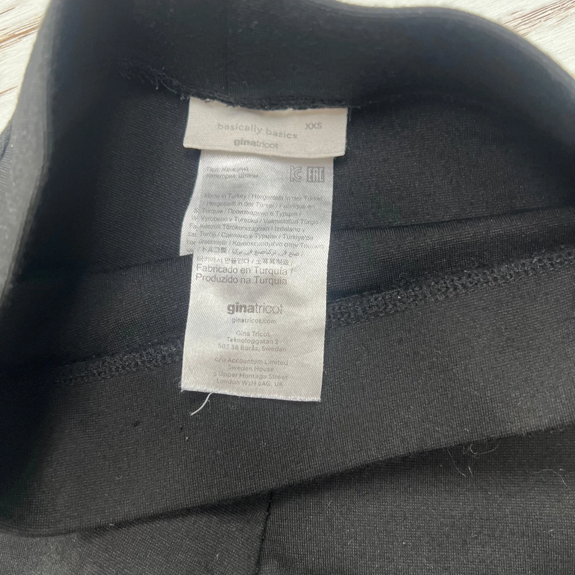 Svarta yoga byxor ifrån Gina tricot  - 91