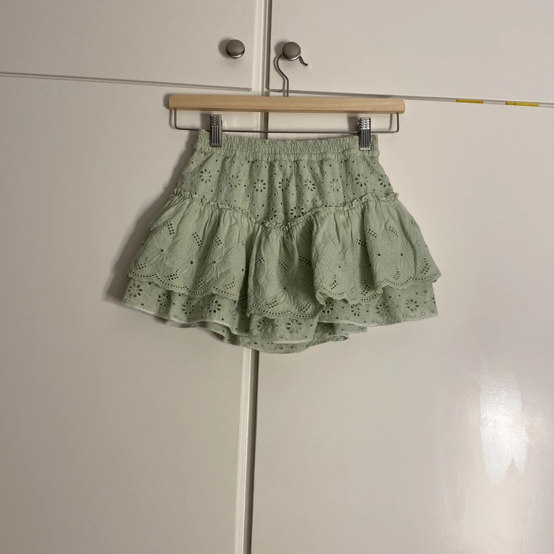 Mint grön volang kjol