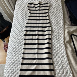 Randig klänning hm  - Så fin 