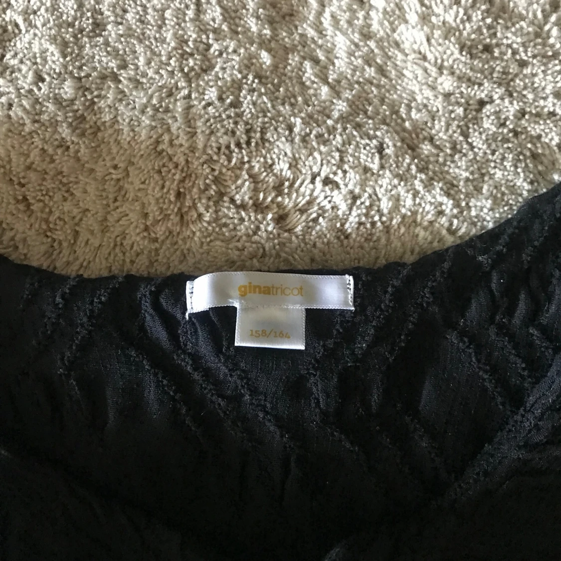 Ginatricot svart volang - 90