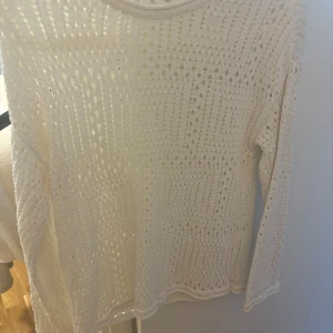 Stickad tröja - Stickad tröja från only i storlek xs. Vit aldrig använt 
