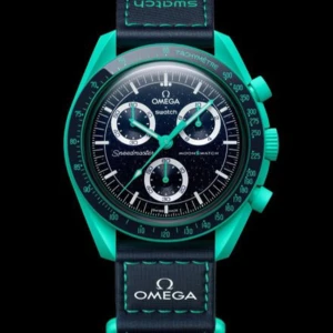 Moonswatch NYA - polar light 2024 - Säljer nu denna ny inkomma modellen som släpptes för 2 veckor sedan. Denna är den första i Sverige! Moonswatch mission to eart är tillverkade i 3 nya olika klockor denna är 1/3 utav den nya versionen moonswatch!   Aldrig använd köpt i Paris precis!