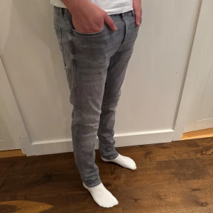  Jack & Jones Jeans -  Jack & Jones Jeans slim fit | storlek 32/32 | Riktigt fint skick. Vårt pris 239kr 