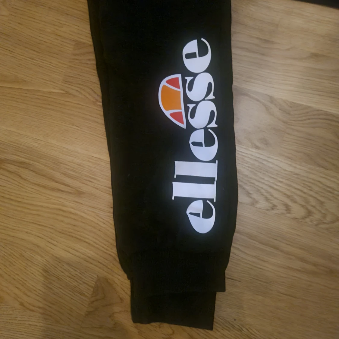 Svart hoodie från Ellesse - 2