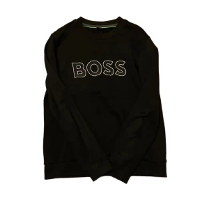 Boss swetshirt  - Snygg tröja från boss bra passform skriv för fler bilder eller funderingar och skicka prisförslag