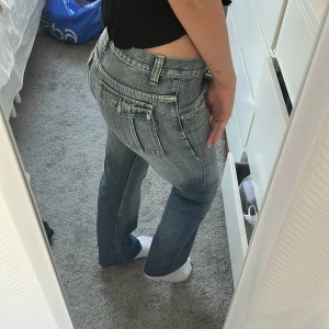 Blå jeans från Outlimit - Storlek m men sitter som s. Sparsamt använda. 