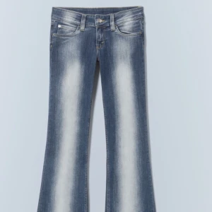 Blå weekday jeans  - Säljer mina favvo jeans från weekday, skitsnygga💓💓
