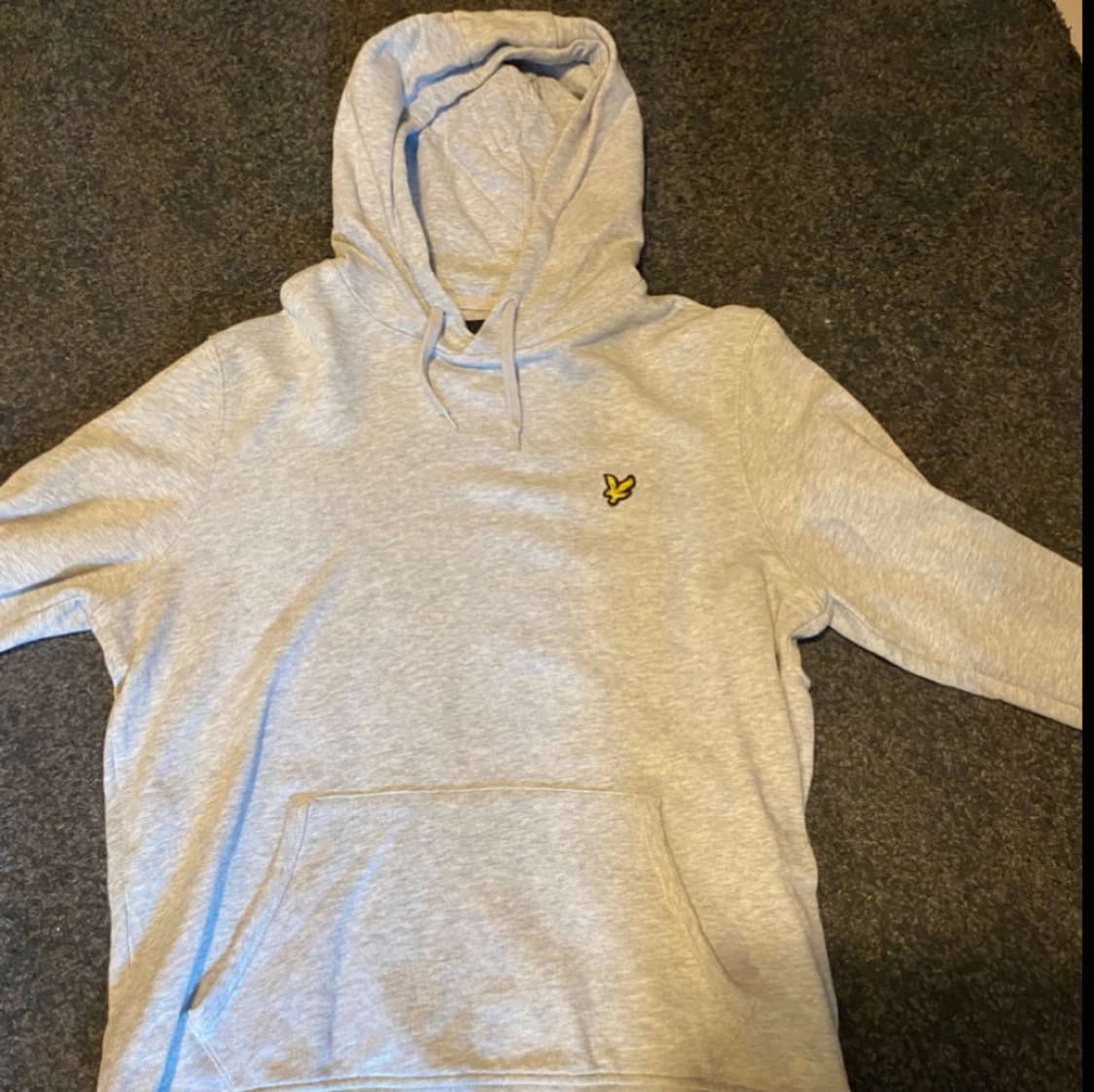 Grå hoodie från Lyle & Scott