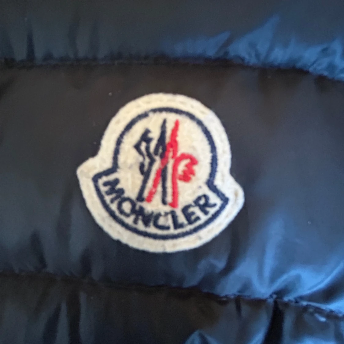 Svart dunväst från Moncler storlek 152 - 2