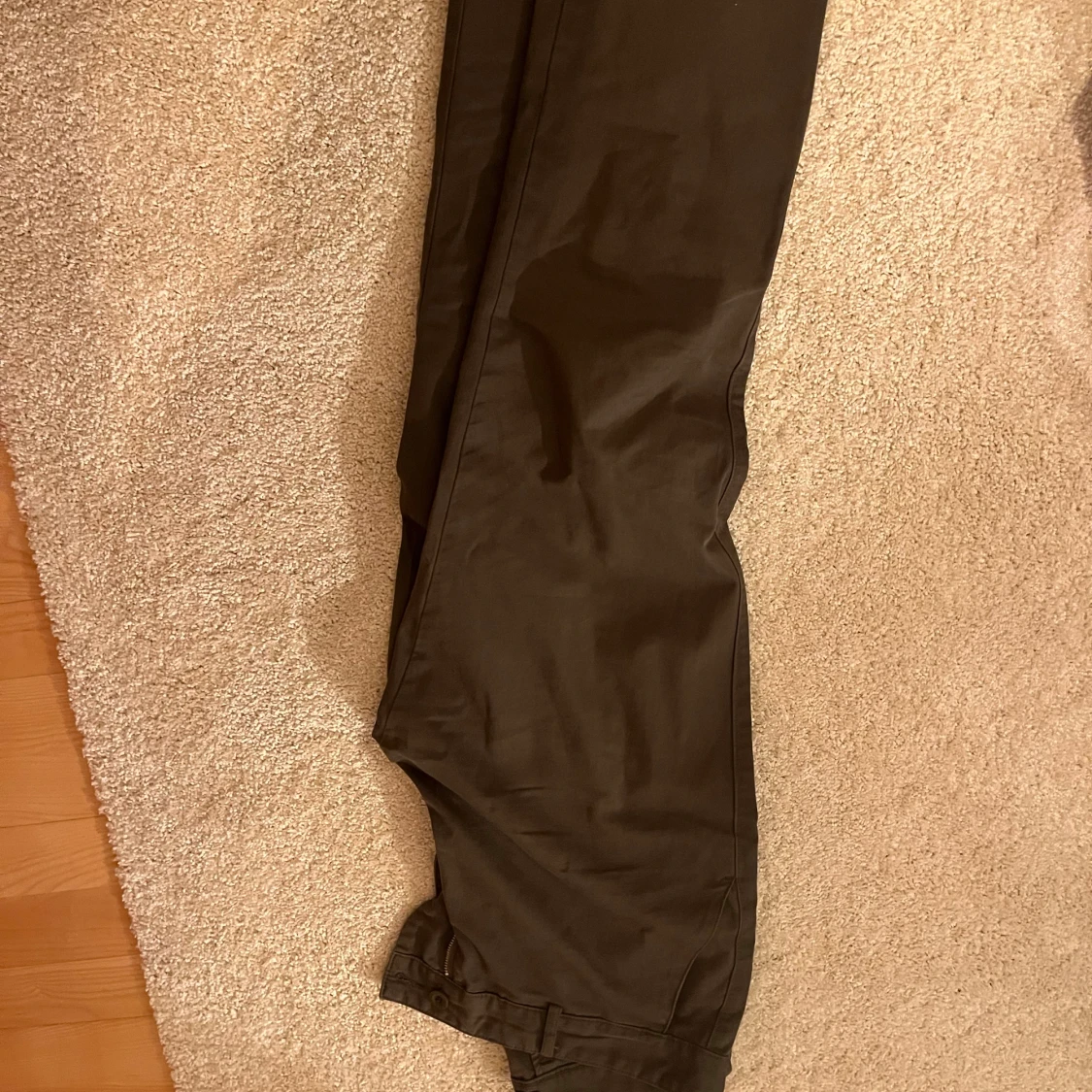 Bruna chinos från A Day's March