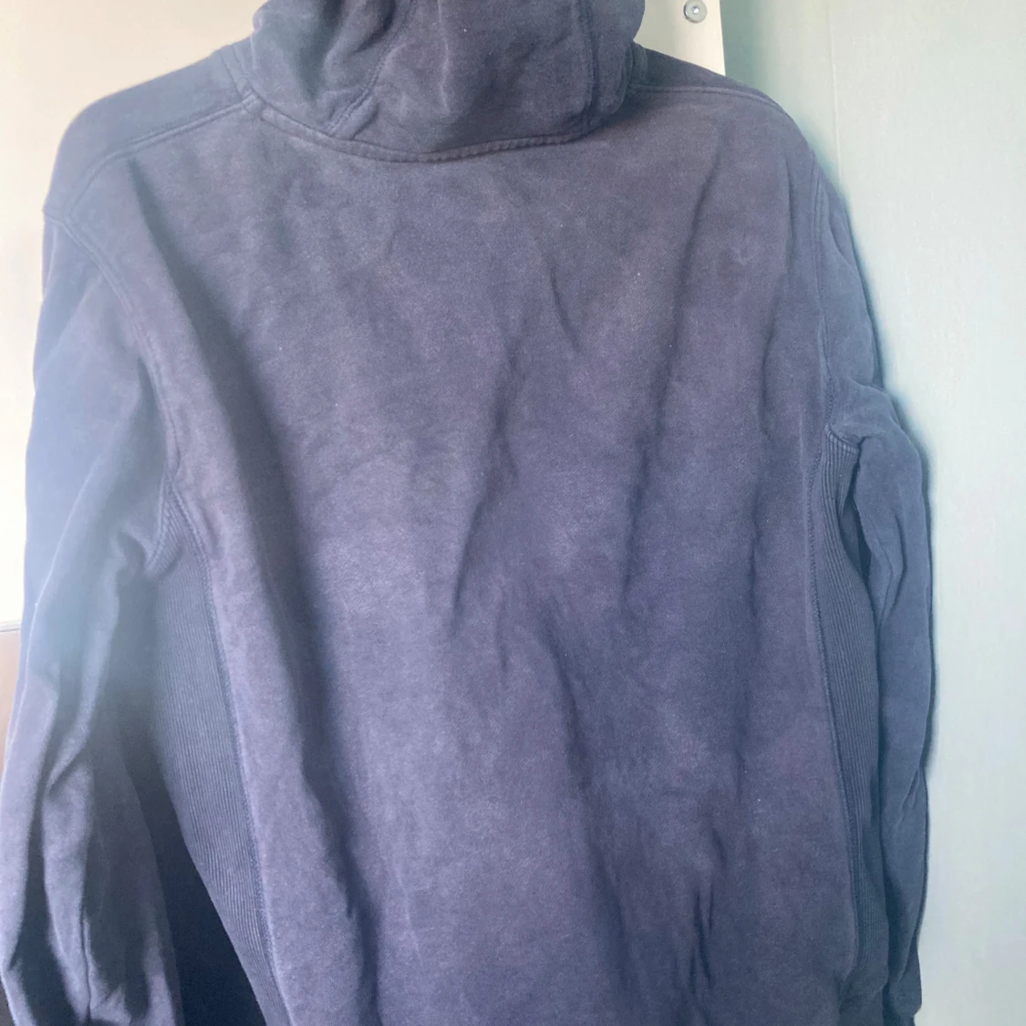 Mörkblå hoodie från Superdry - 1