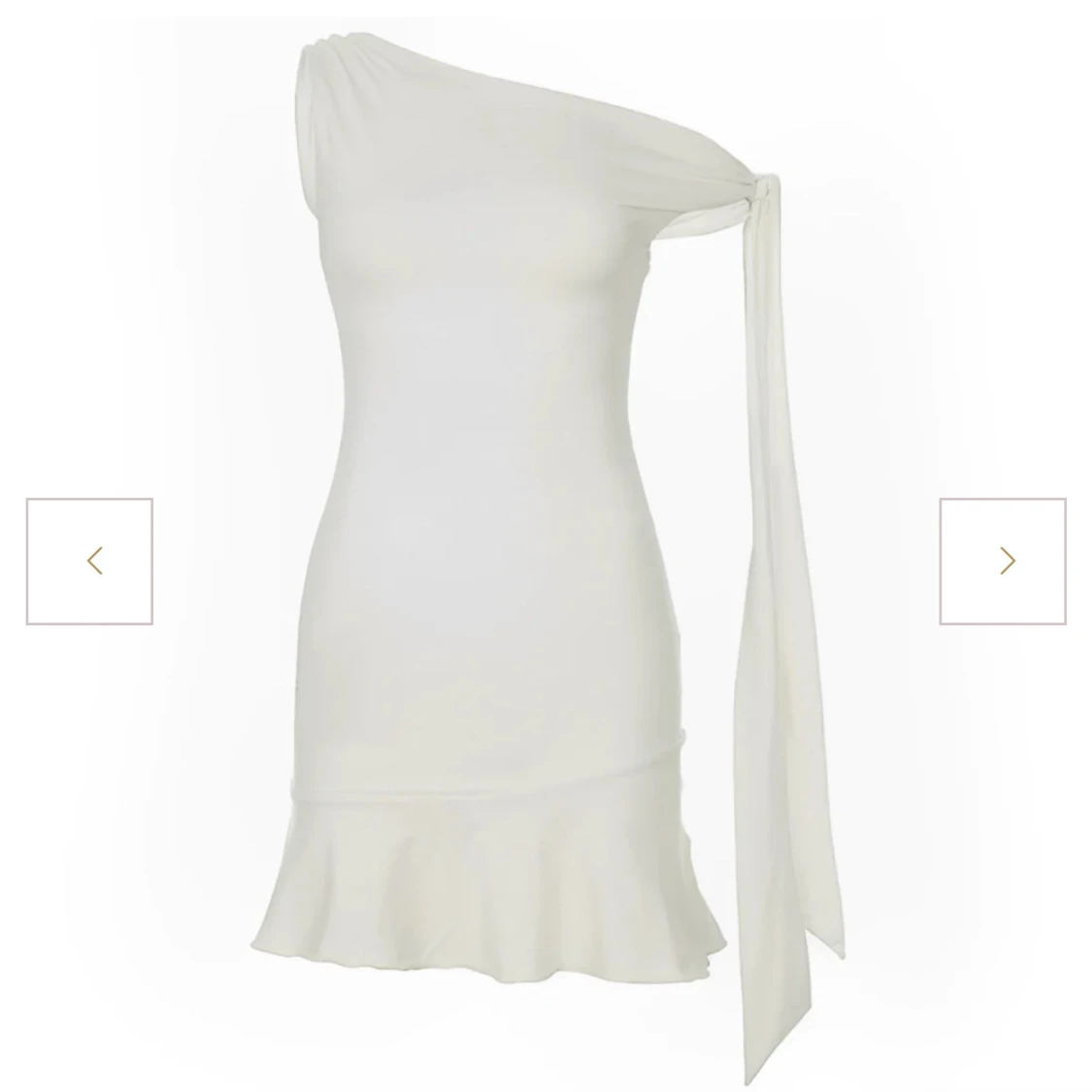 Vit one-shoulder klänning - 1