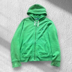 Ralph Lauren Polo Zip Hoodie - Ralph Lauren zip hoodie i L, väldigt fint skick. Skriv i Dm för frågor.