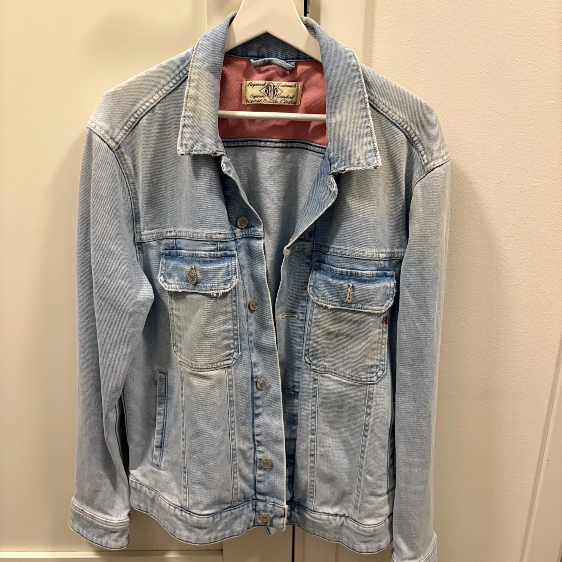 Ljusblå jeansjacka från Replay