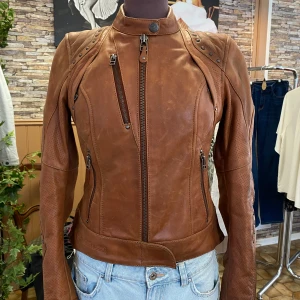 Held asphalt queen II  - Snygg brun MC jacka från Held med fickor för mc-skydd och perforerade partier för extra ventilation. Jackan är oanvänd!